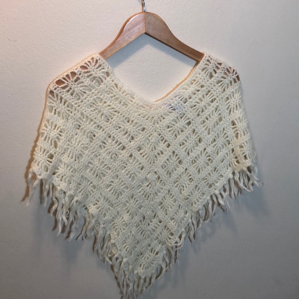 Knitted shoulder cover